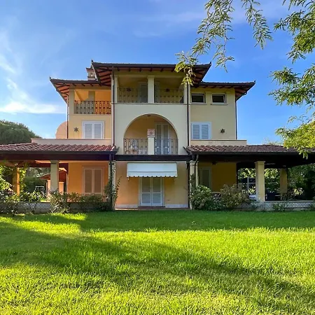 Alberta With Reserved Spot Villa *