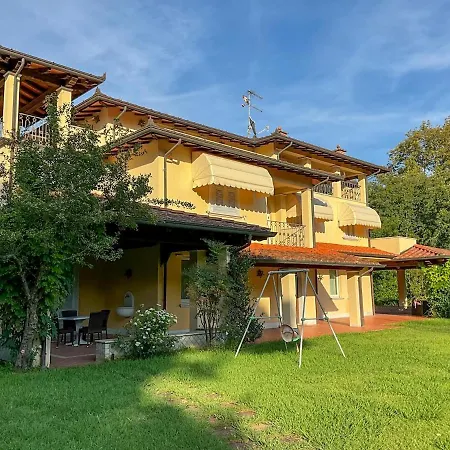 Alberta With Reserved Spot Villa Marina di Massa