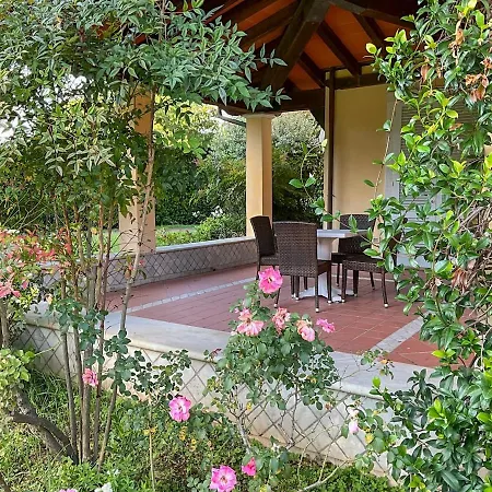 Alberta With Reserved Spot Villa Marina di Massa