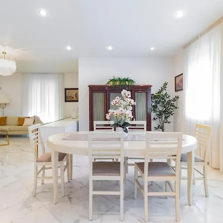 Alberta With Reserved Spot Villa