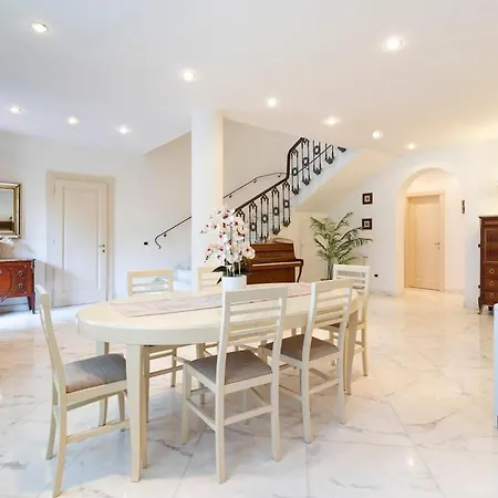 Alberta With Reserved Spot Villa *