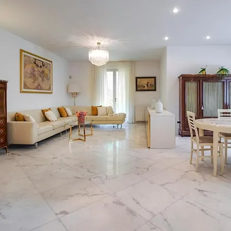 Alberta With Reserved Spot Villa