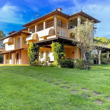 Alberta With Reserved Spot Villa Marina di Massa